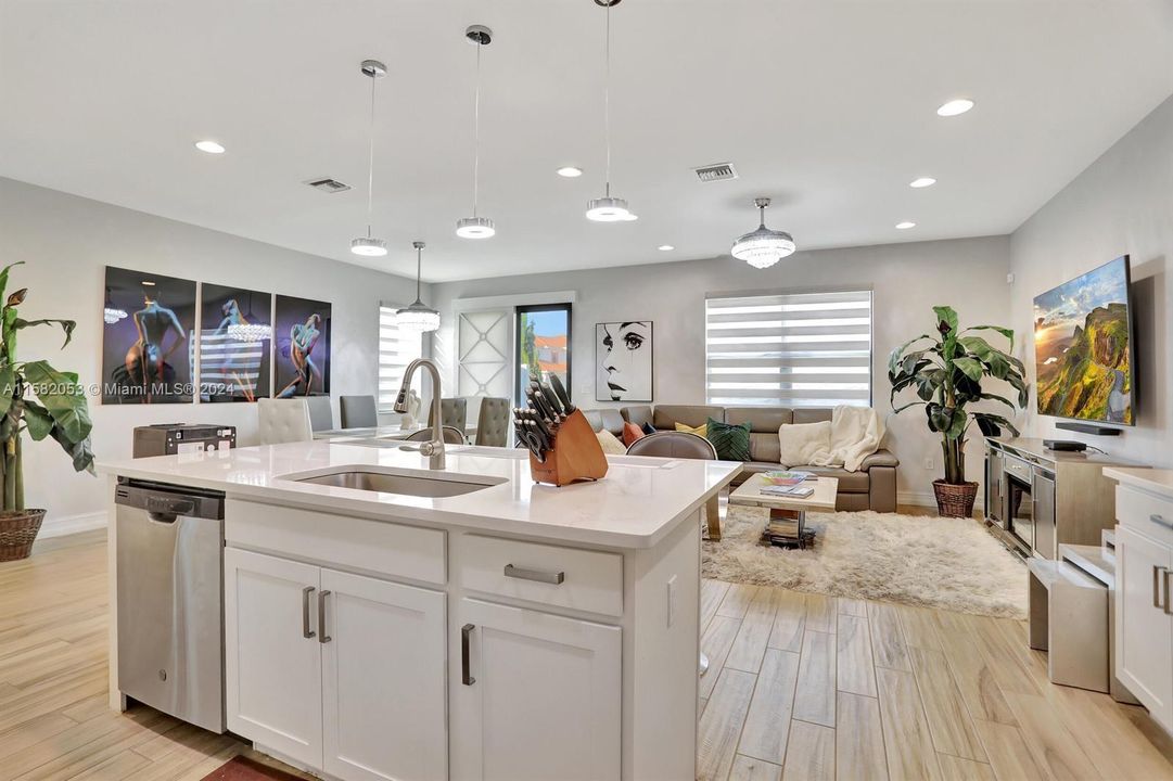 Active With Contract: $4,650 (3 beds, 2 baths, 2020 Square Feet)