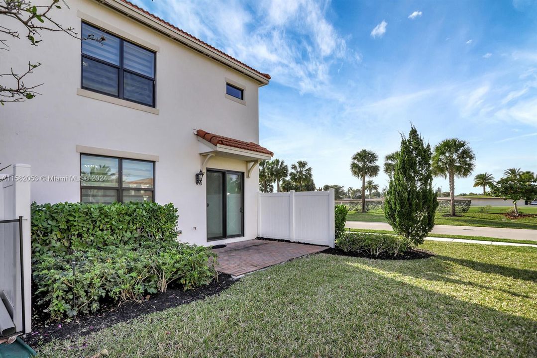 Active With Contract: $4,650 (3 beds, 2 baths, 2020 Square Feet)