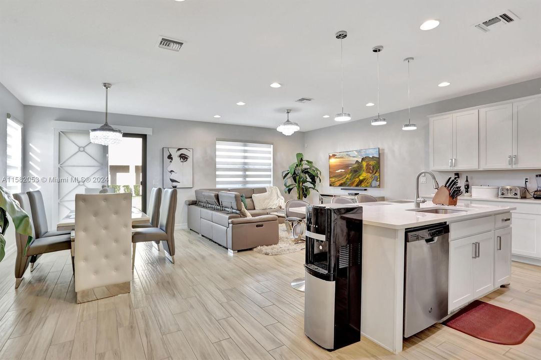 Active With Contract: $4,650 (3 beds, 2 baths, 2020 Square Feet)