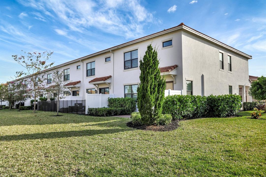 Active With Contract: $4,650 (3 beds, 2 baths, 2020 Square Feet)