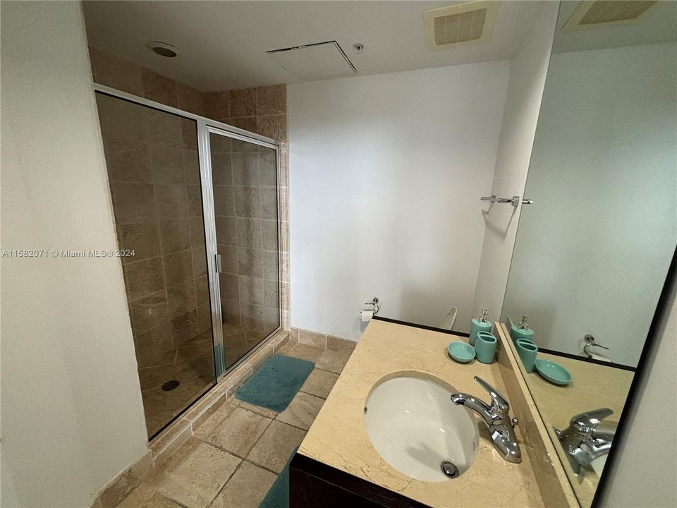 For Rent: $5,500 (2 beds, 2 baths, 1649 Square Feet)