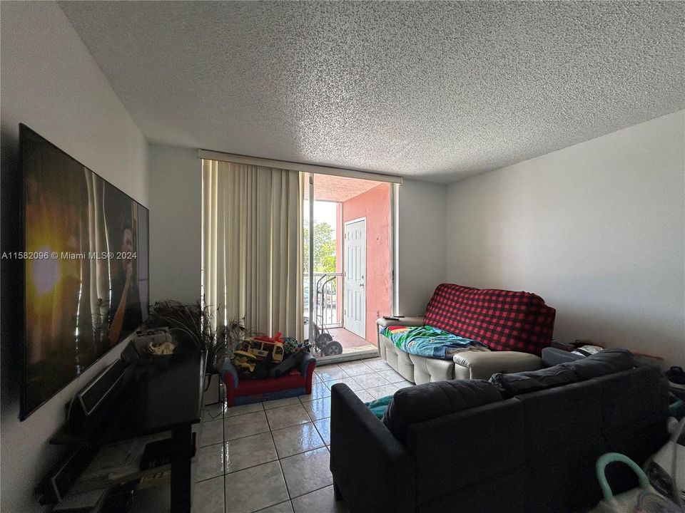 For Sale: $182,000 (2 beds, 2 baths, 800 Square Feet)