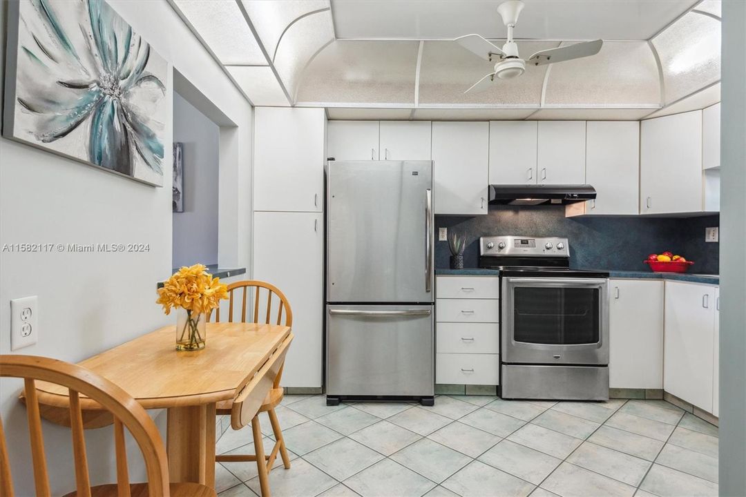 For Sale: $175,000 (2 beds, 2 baths, 1170 Square Feet)