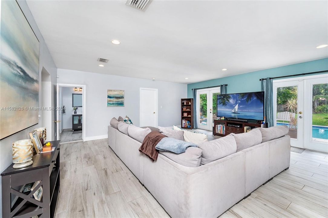 For Sale: $1,500,000 (5 beds, 3 baths, 3166 Square Feet)