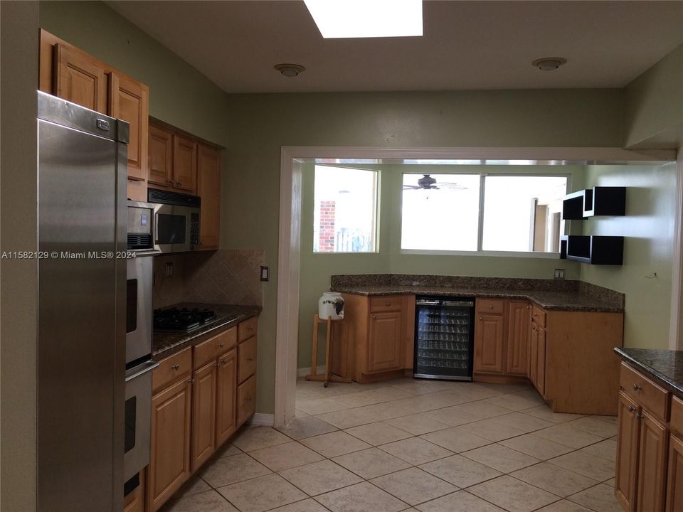 Active With Contract: $5,600 (4 beds, 3 baths, 2789 Square Feet)