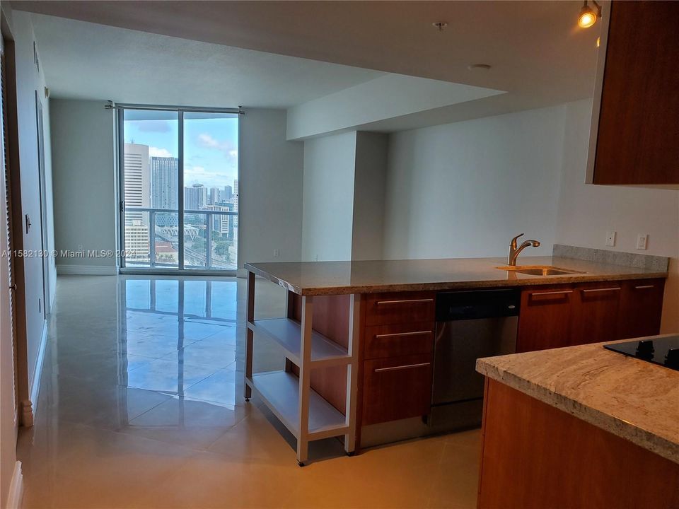 For Sale: $465,000 (1 beds, 1 baths, 825 Square Feet)