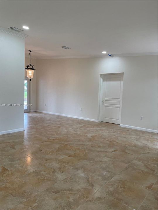 For Rent: $5,700 (4 beds, 3 baths, 2352 Square Feet)