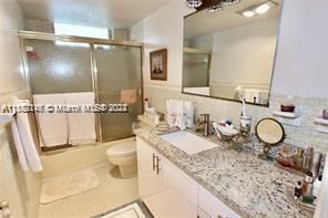 For Sale: $279,000 (1 beds, 1 baths, 810 Square Feet)