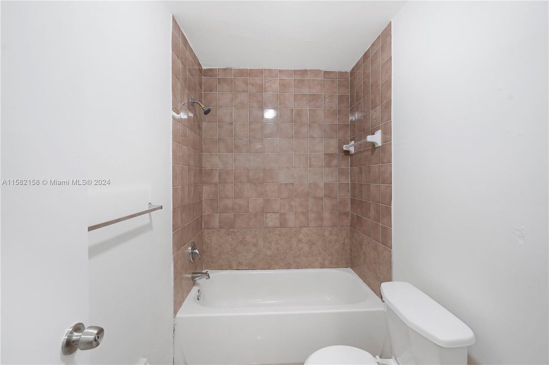 Active With Contract: $484,900 (4 beds, 2 baths, 1687 Square Feet)