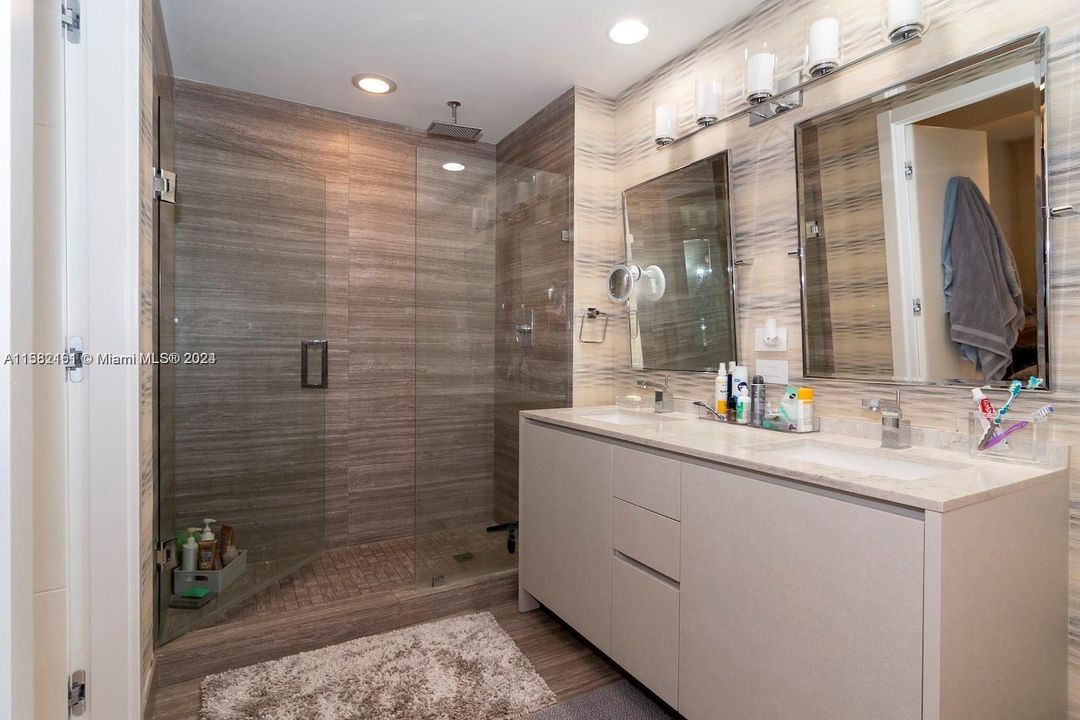 For Sale: $850,000 (1 beds, 1 baths, 759 Square Feet)