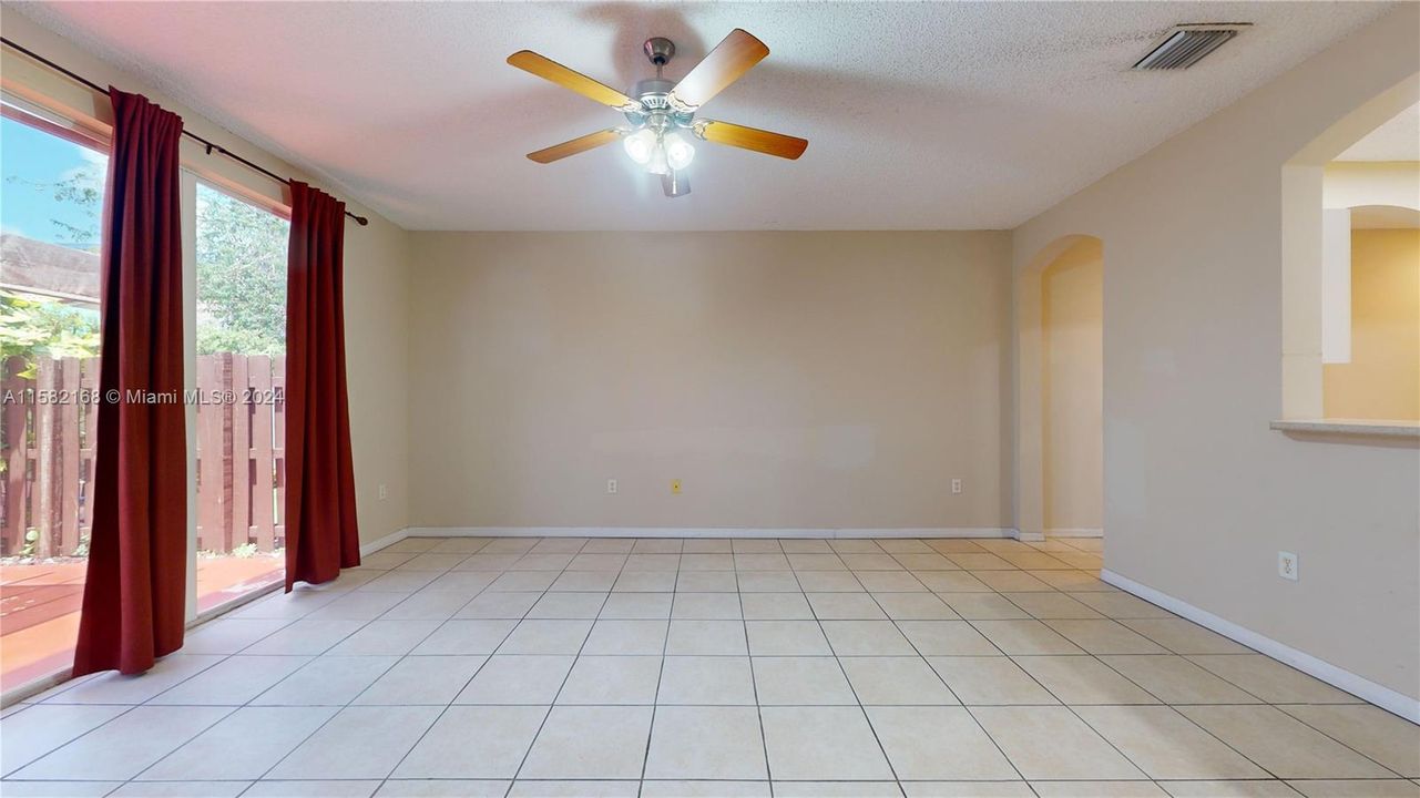 For Sale: $340,000 (3 beds, 3 baths, 1428 Square Feet)