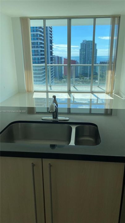 Active With Contract: $3,200 (1 beds, 1 baths, 0 Square Feet)