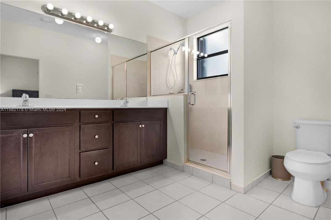 For Sale: $400,000 (3 beds, 2 baths, 1642 Square Feet)