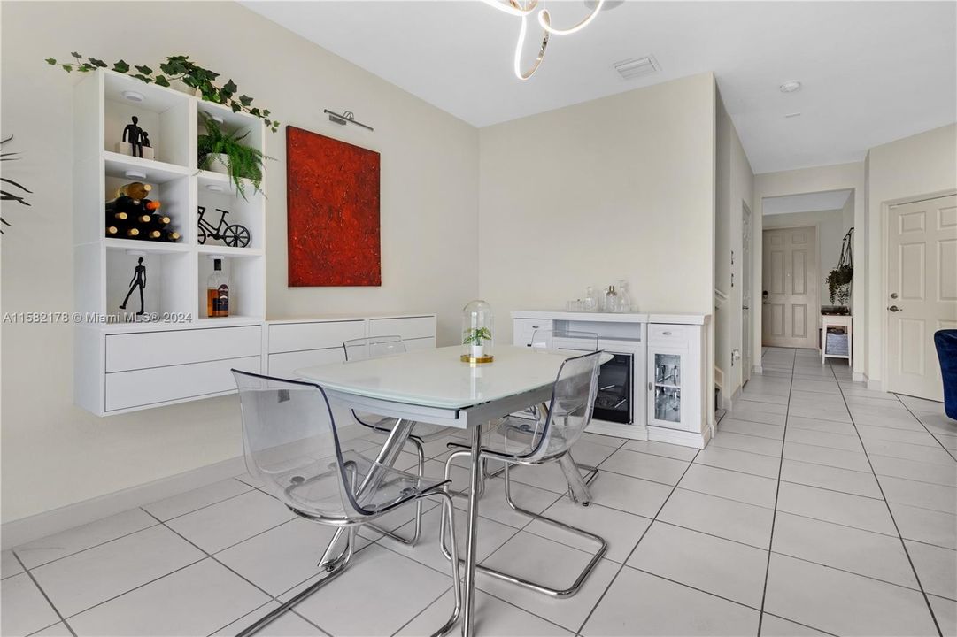 For Sale: $400,000 (3 beds, 2 baths, 1642 Square Feet)