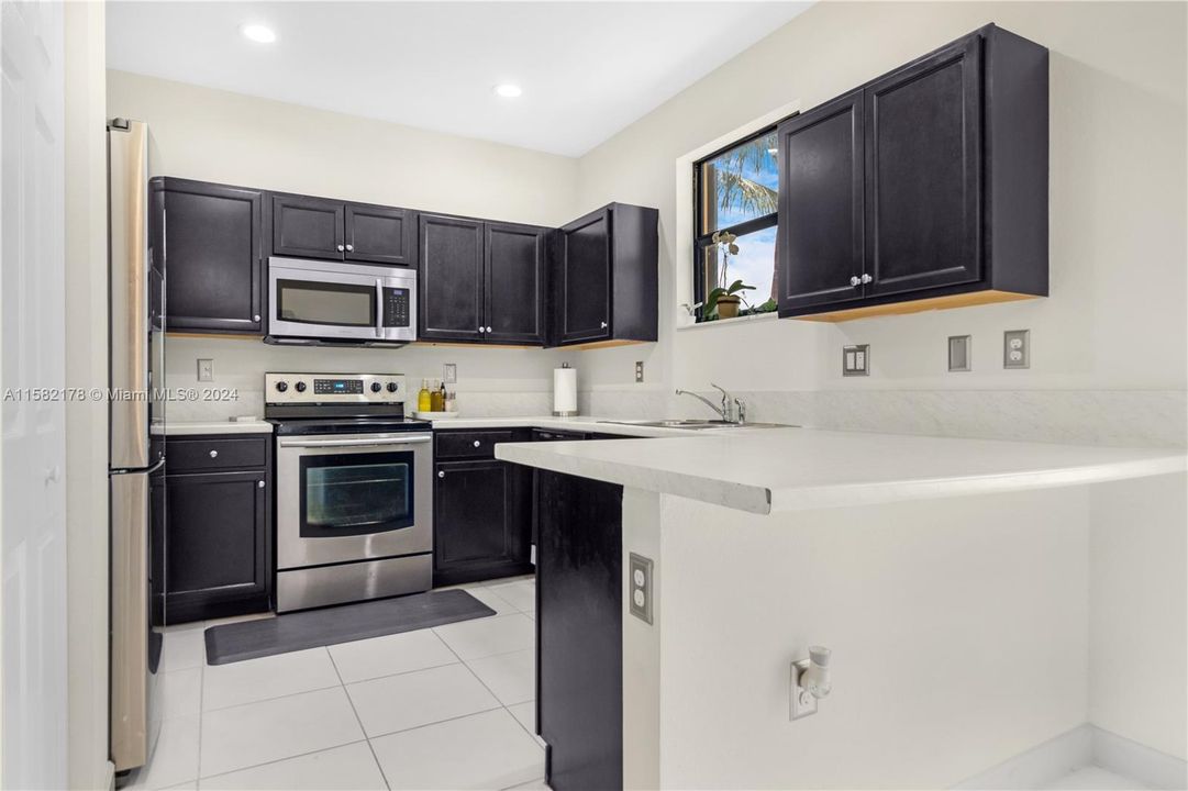 For Sale: $400,000 (3 beds, 2 baths, 1642 Square Feet)