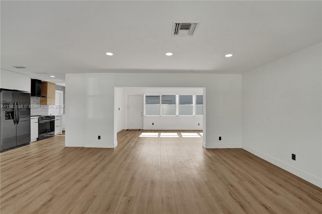 Recently Sold: $624,000 (3 beds, 2 baths, 1601 Square Feet)