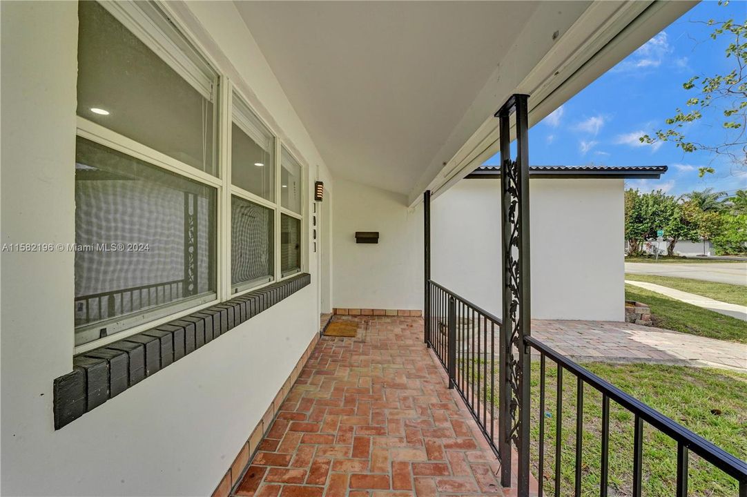 Recently Sold: $624,000 (3 beds, 2 baths, 1601 Square Feet)