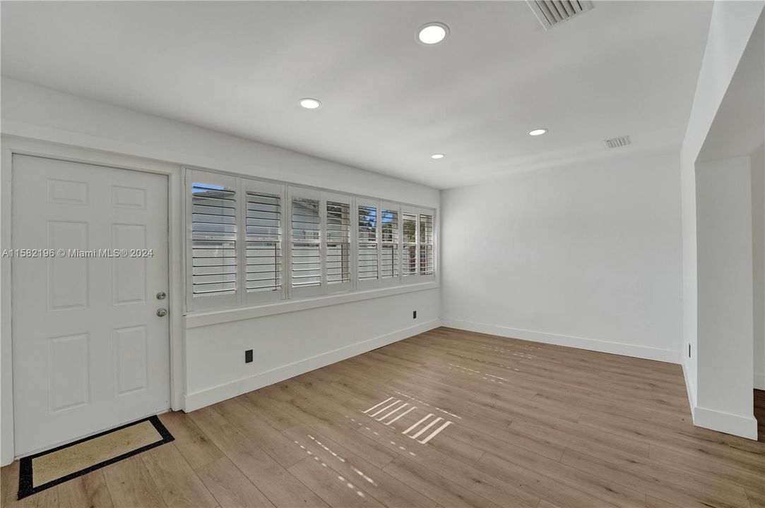 Recently Sold: $624,000 (3 beds, 2 baths, 1601 Square Feet)