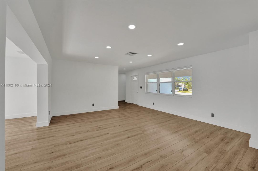 Recently Sold: $624,000 (3 beds, 2 baths, 1601 Square Feet)