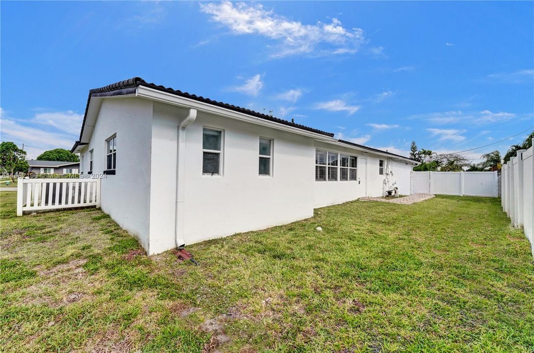 Recently Sold: $624,000 (3 beds, 2 baths, 1601 Square Feet)