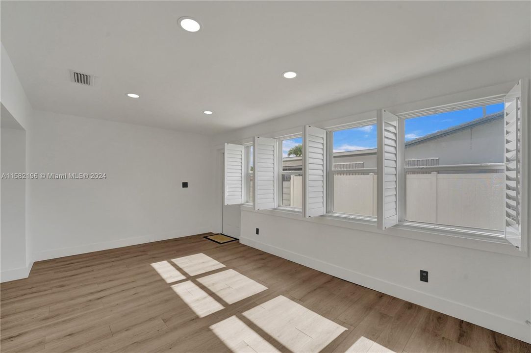 Recently Sold: $624,000 (3 beds, 2 baths, 1601 Square Feet)