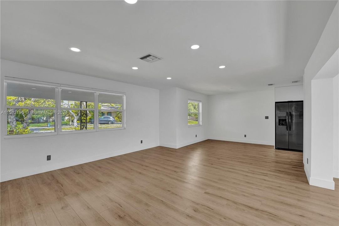 Recently Sold: $624,000 (3 beds, 2 baths, 1601 Square Feet)