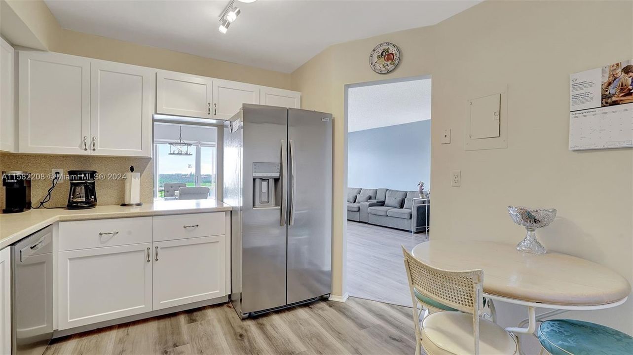 For Sale: $380,000 (2 beds, 2 baths, 1150 Square Feet)