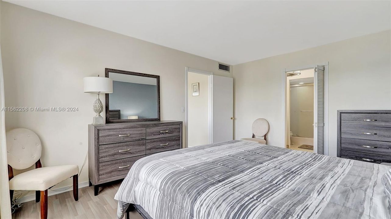 For Sale: $380,000 (2 beds, 2 baths, 1150 Square Feet)