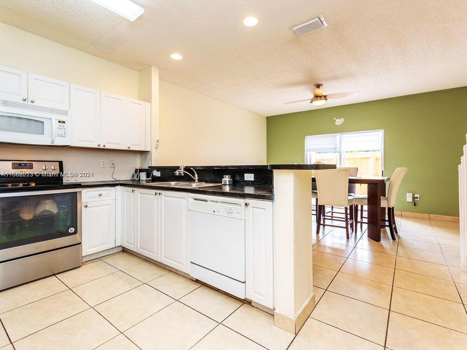 For Rent: $2,600 (3 beds, 2 baths, 1452 Square Feet)