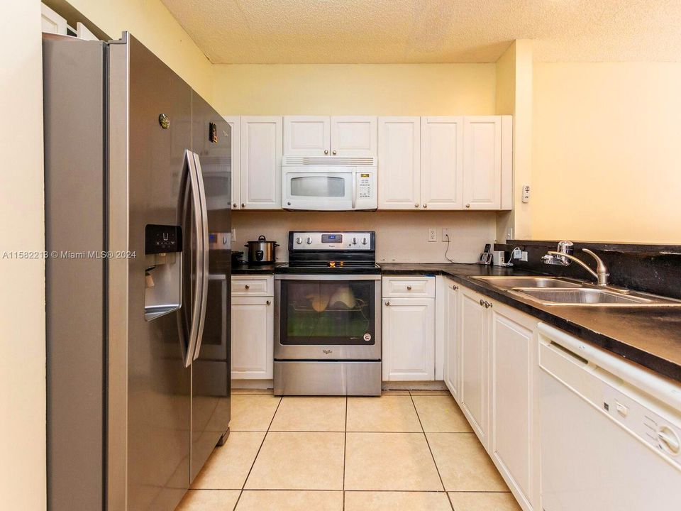 For Rent: $2,600 (3 beds, 2 baths, 1452 Square Feet)