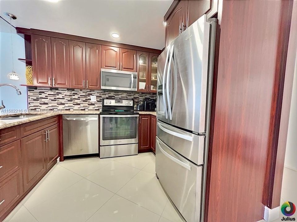For Sale: $179,832 (1 beds, 1 baths, 960 Square Feet)