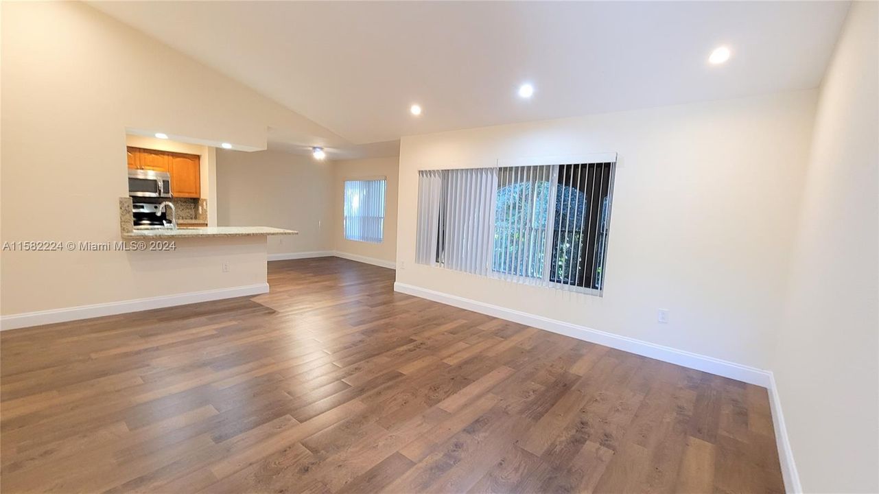 Active With Contract: $2,190 (2 beds, 2 baths, 1256 Square Feet)