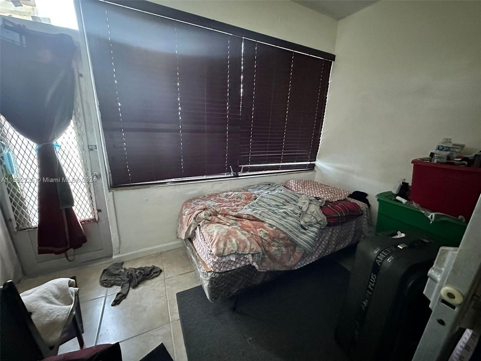 For Sale: $99,000 (1 beds, 1 baths, 660 Square Feet)