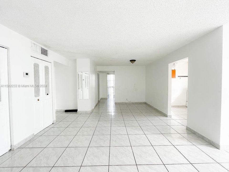 For Rent: $2,499 (2 beds, 2 baths, 894 Square Feet)