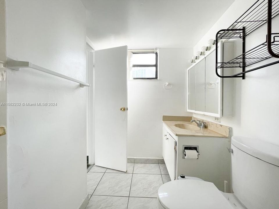 For Rent: $2,499 (2 beds, 2 baths, 894 Square Feet)