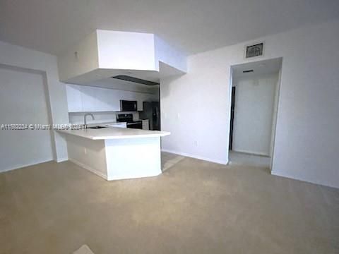 For Rent: $2,200 (1 beds, 1 baths, 819 Square Feet)