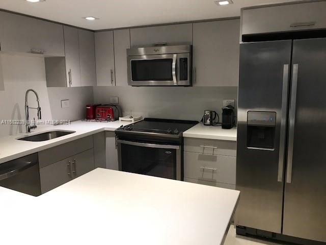 For Rent: $3,500 (2 beds, 2 baths, 1190 Square Feet)