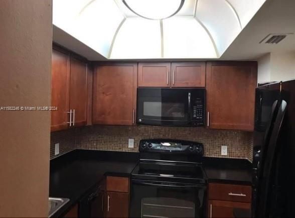 For Rent: $2,500 (2 beds, 2 baths, 1000 Square Feet)