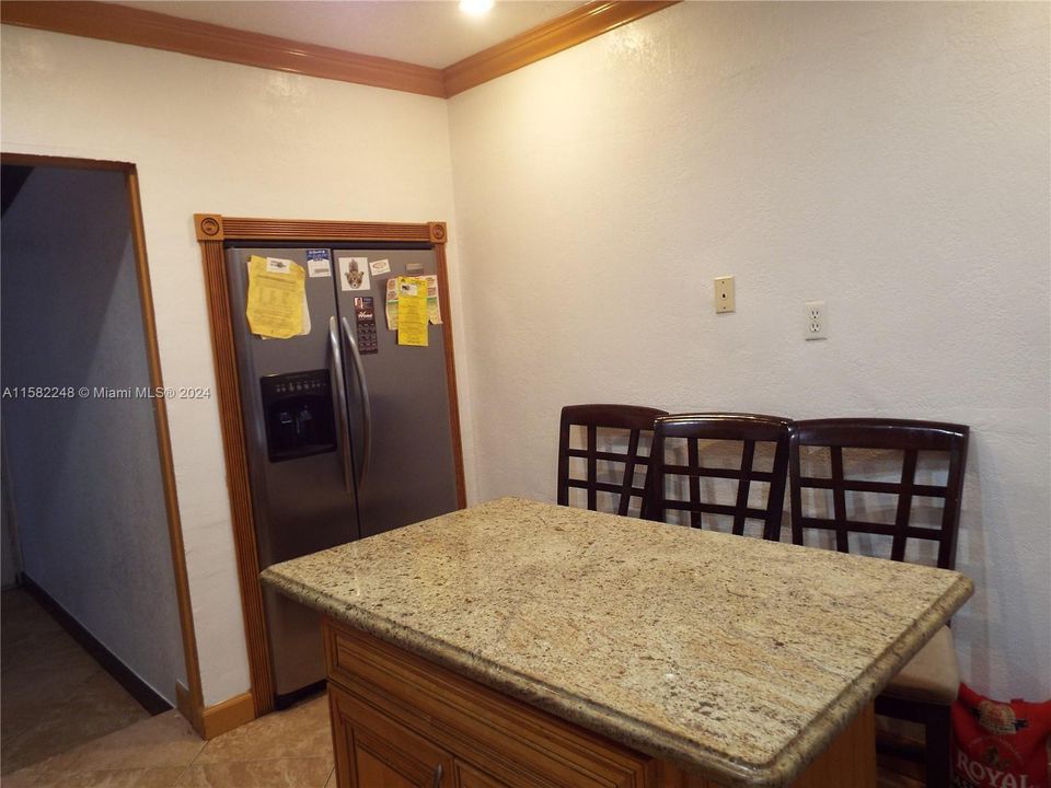 For Sale: $560,000 (2 beds, 1 baths, 1834 Square Feet)