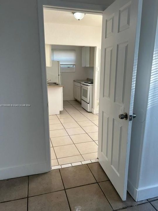 Active With Contract: $1,650 (2 beds, 1 baths, 3798 Square Feet)