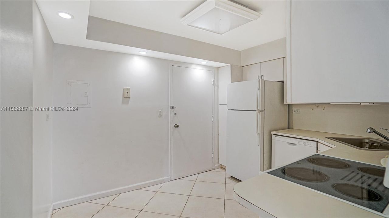 For Rent: $3,300 (2 beds, 2 baths, 1064 Square Feet)
