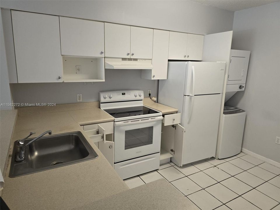 For Rent: $2,550 (2 beds, 1 baths, 1038 Square Feet)