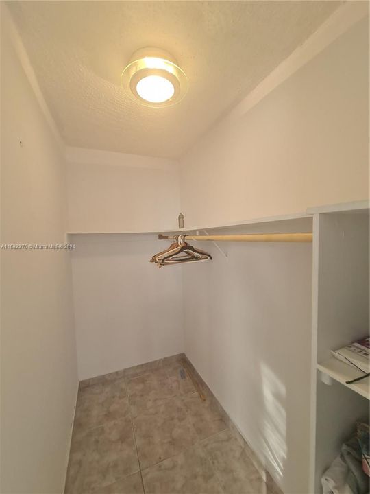 For Sale: $650,000 (1 beds, 1 baths, 740 Square Feet)