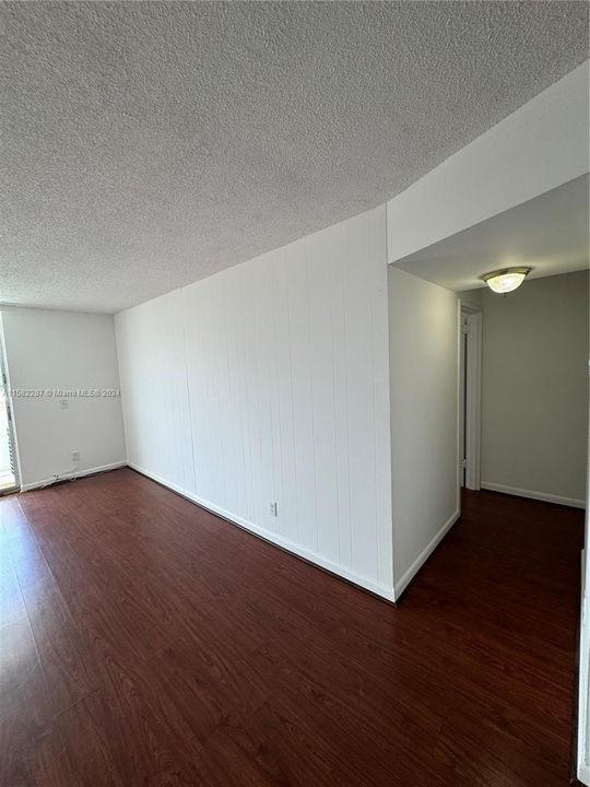 For Rent: $1,850 (1 beds, 1 baths, 807 Square Feet)