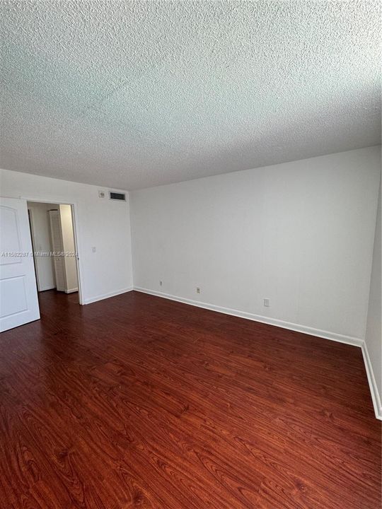For Rent: $1,850 (1 beds, 1 baths, 807 Square Feet)