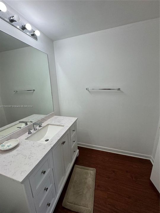 Recently Rented: $1,800 (1 beds, 1 baths, 807 Square Feet)