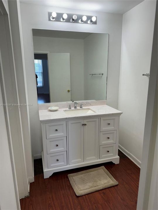 Recently Rented: $1,800 (1 beds, 1 baths, 807 Square Feet)