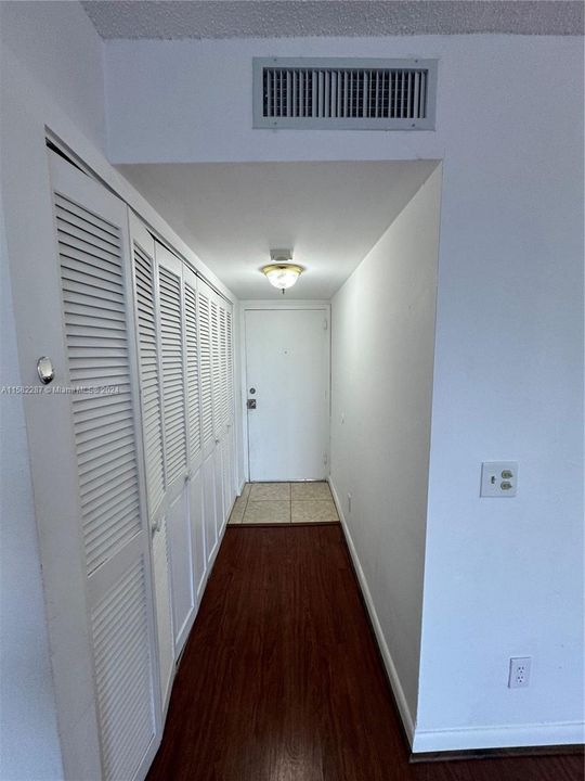 Recently Rented: $1,800 (1 beds, 1 baths, 807 Square Feet)