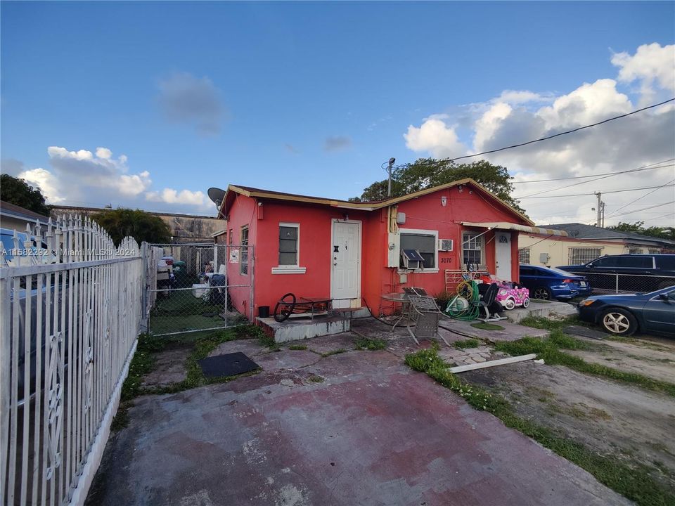 For Sale: $429,000 (3 beds, 1 baths, 1399 Square Feet)