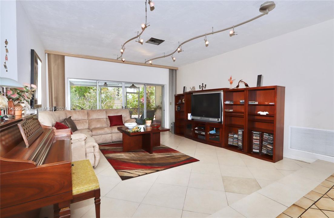 For Sale: $995,000 (4 beds, 2 baths, 2190 Square Feet)